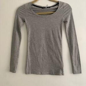 Long Sleeve Scoop Neck Basic Tee